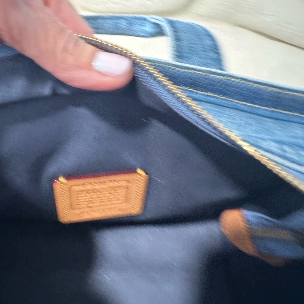 *AUTHENTIC*🫐🍒COACH DENIM CARGO TOTE 26🍒PRISTINE CONDITION🍒🫐 - Picture 4 of 9
